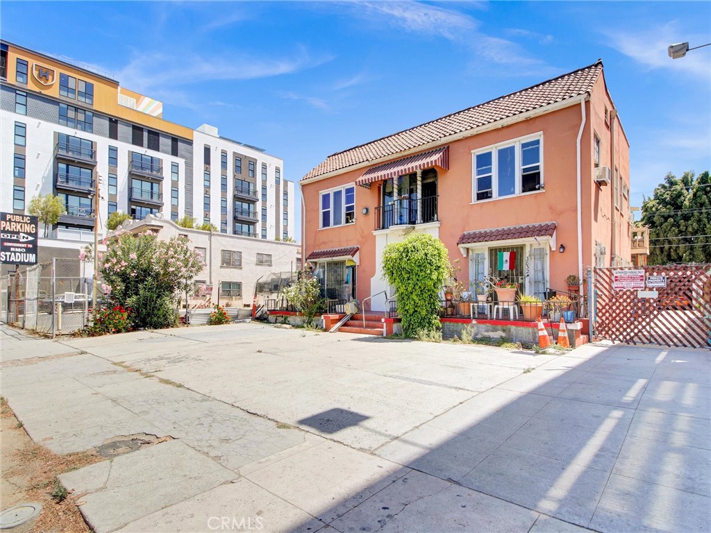 3830 S Figueroa Street