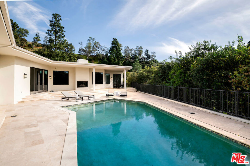 1845 Loma Vista Drive