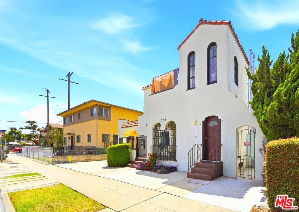 2025 3rd Avenue