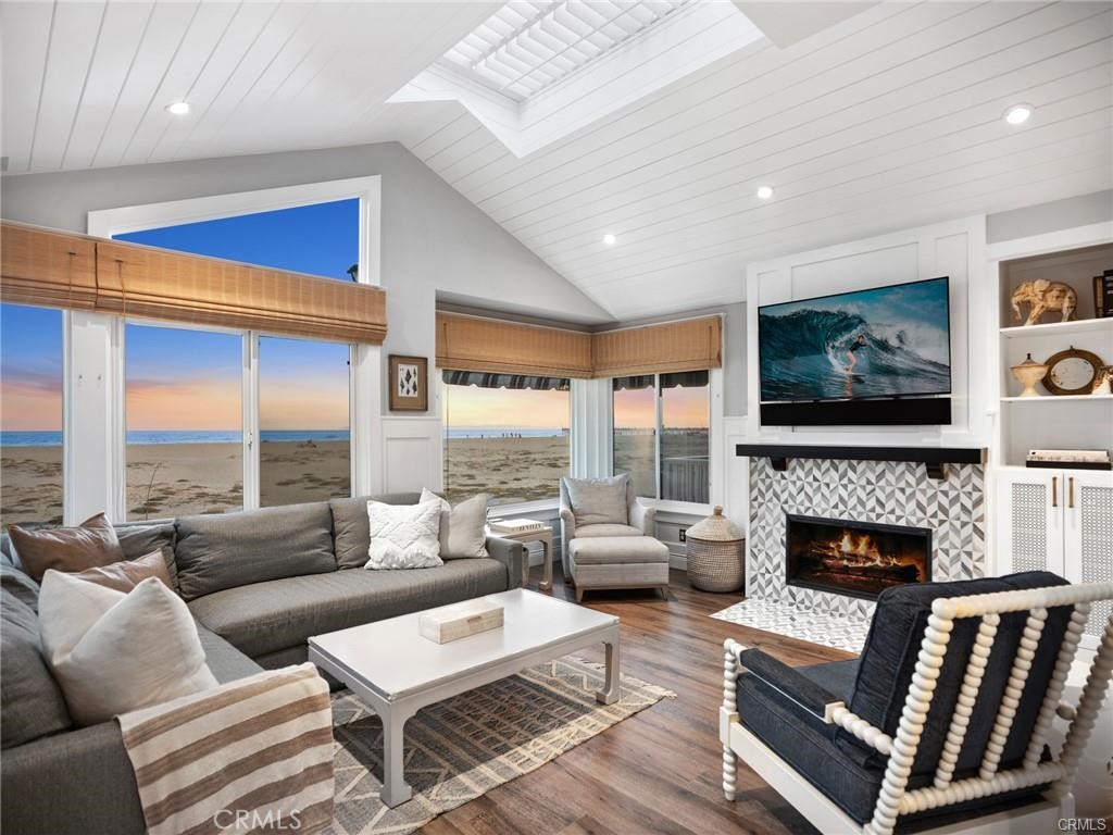 1119 E Balboa Boulevard A