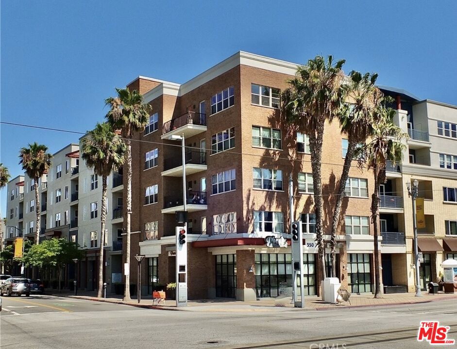 300 E 4th Street 208