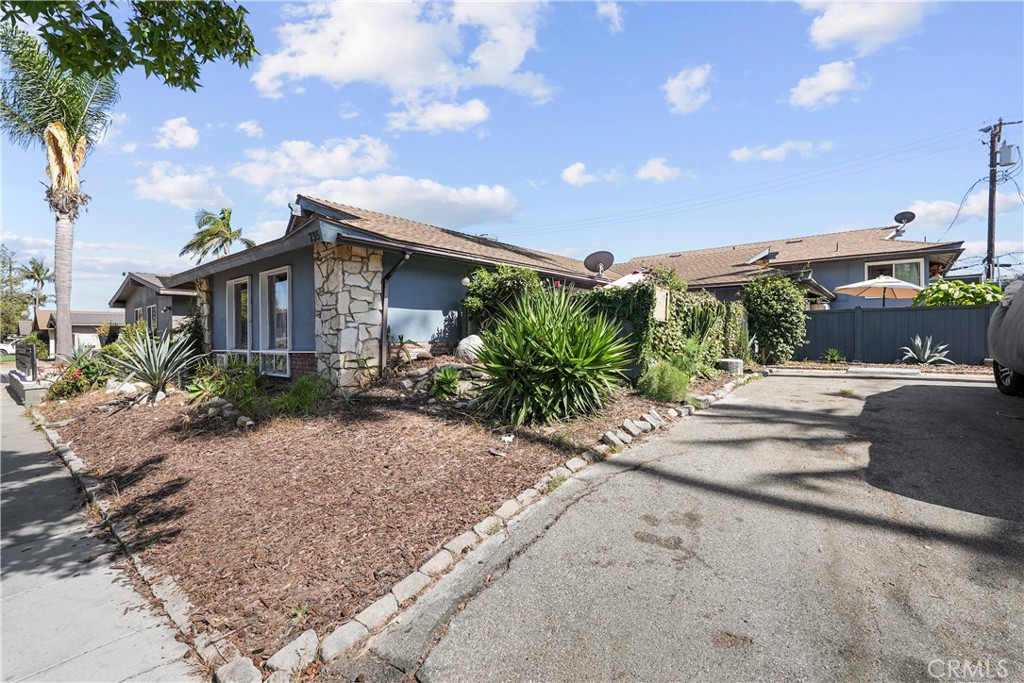735 W 18th