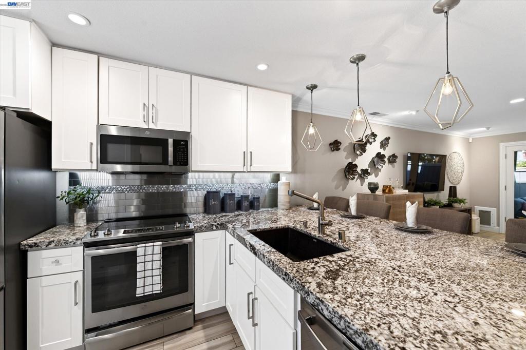 4125 Amberwood Cir