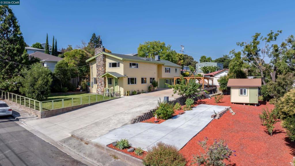 748 3rd Ave.
