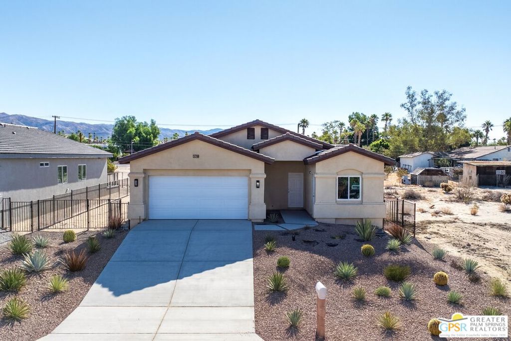 16288 Avenida Rambla