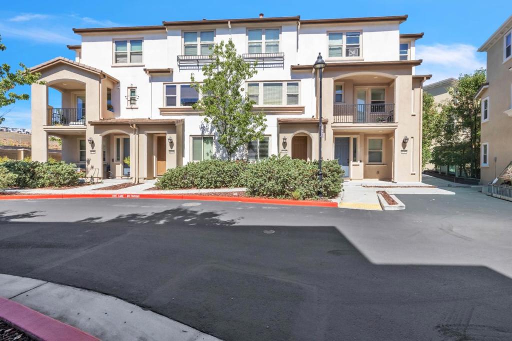 2757 Ferrara Circle