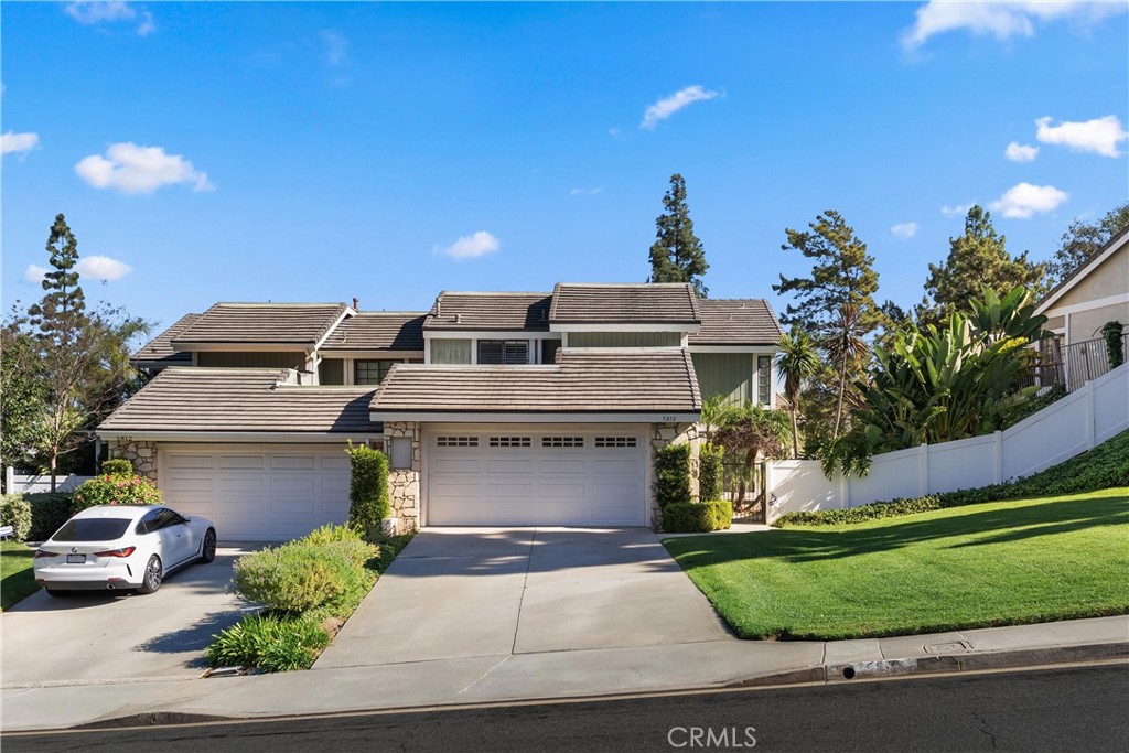 5810 E Mountain Loop