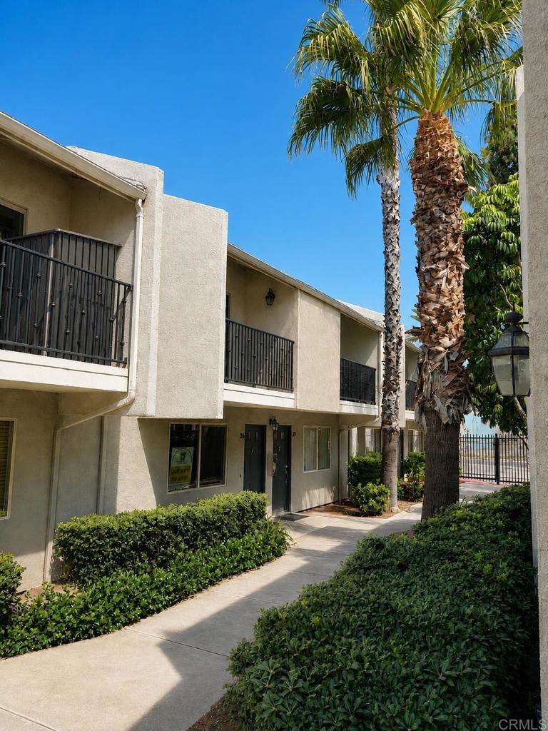 1045 Peach Avenue 28