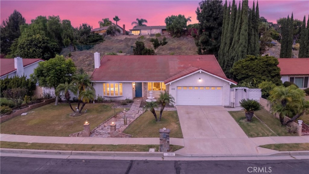2035 E Orangeview Lane