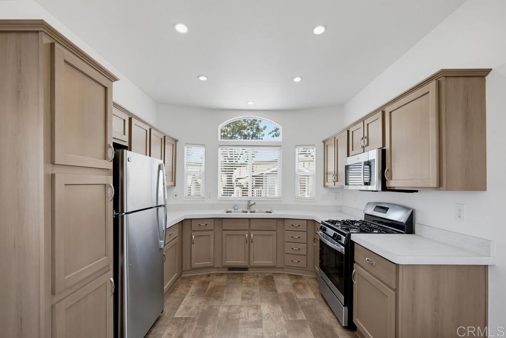 2750 W Acacia N17