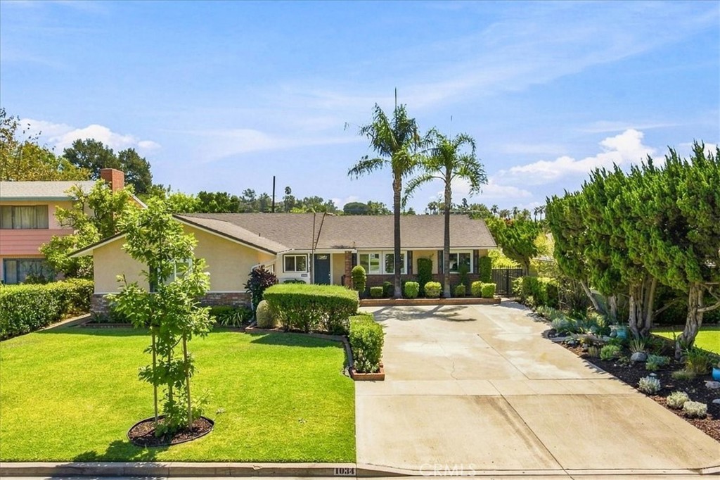 1034 N Soldano