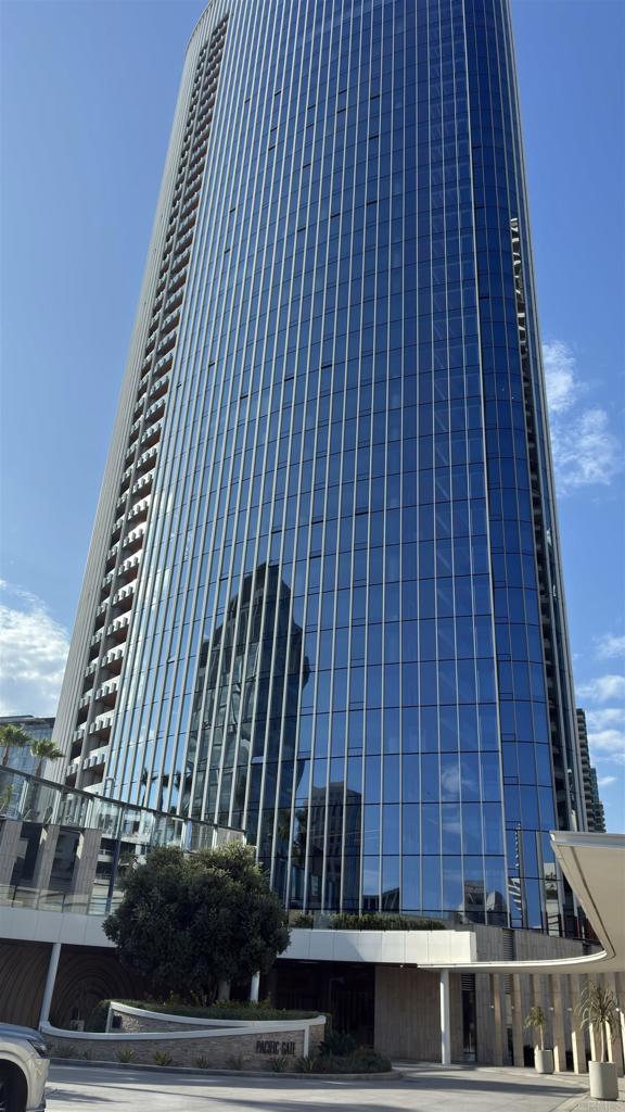 888 W E St