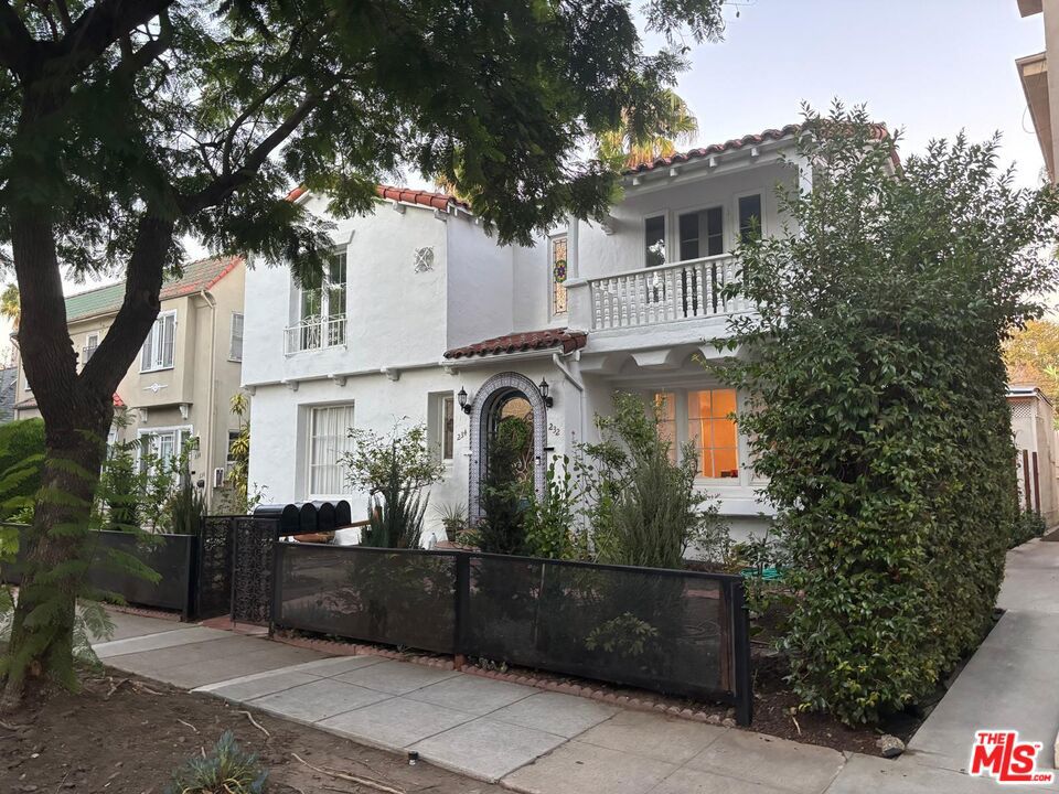232 N La Peer Drive