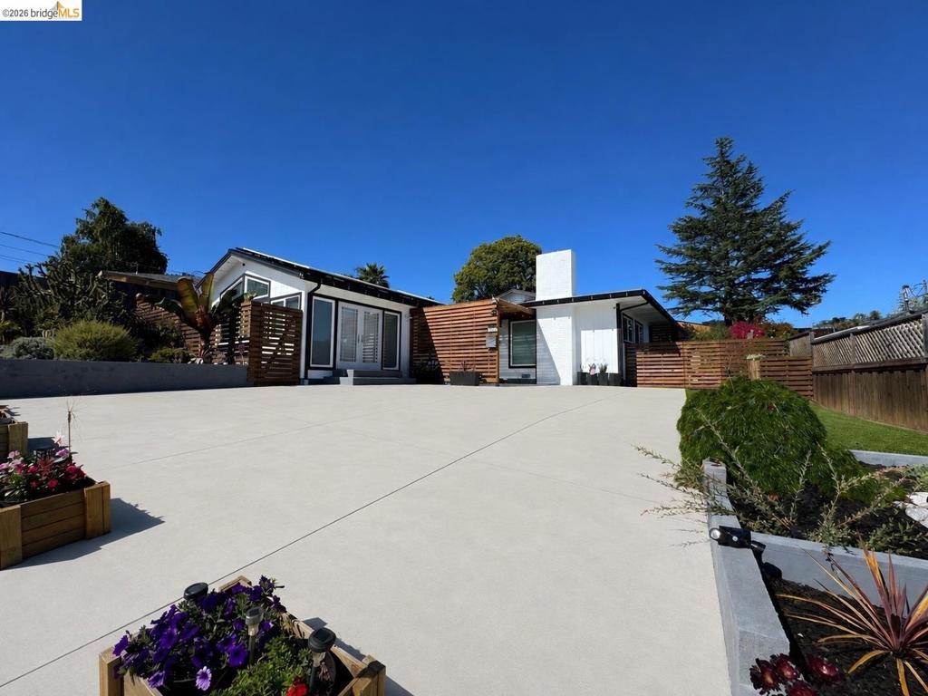 106 Corinne AVE