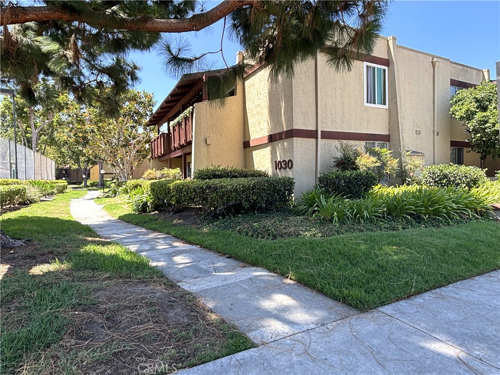 1030 W MacArthur Boulevard 38
