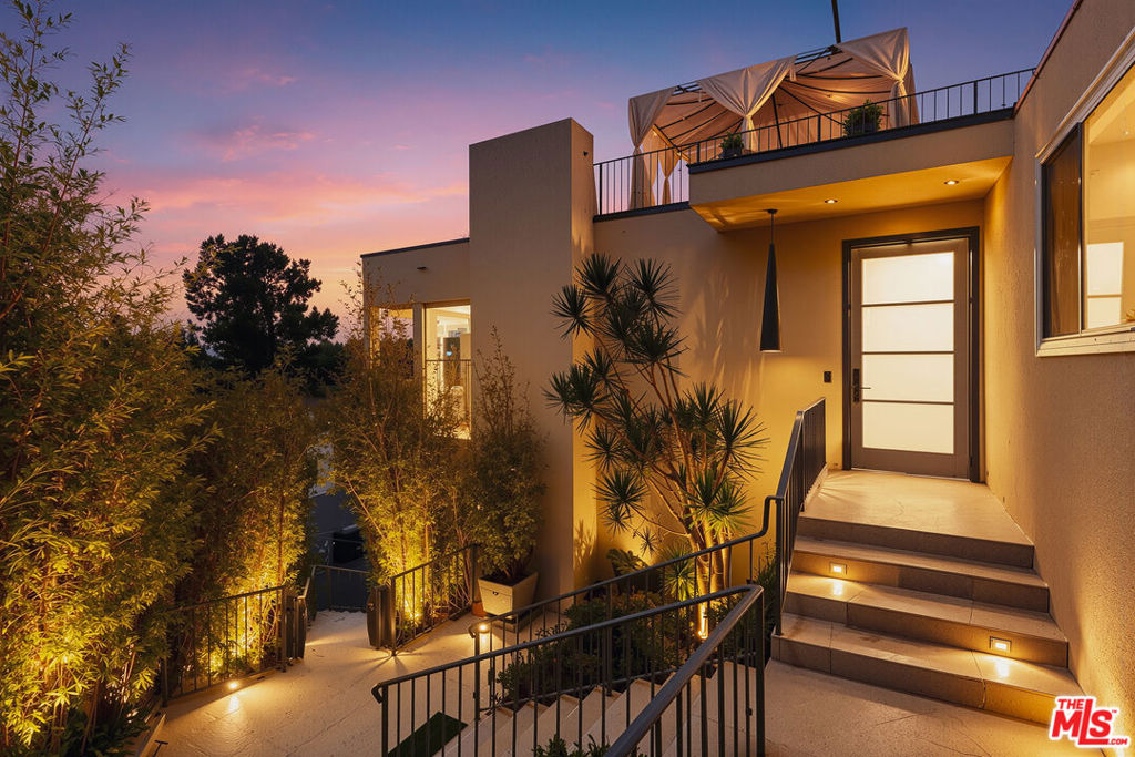 8715 Sunset Plaza Terrace