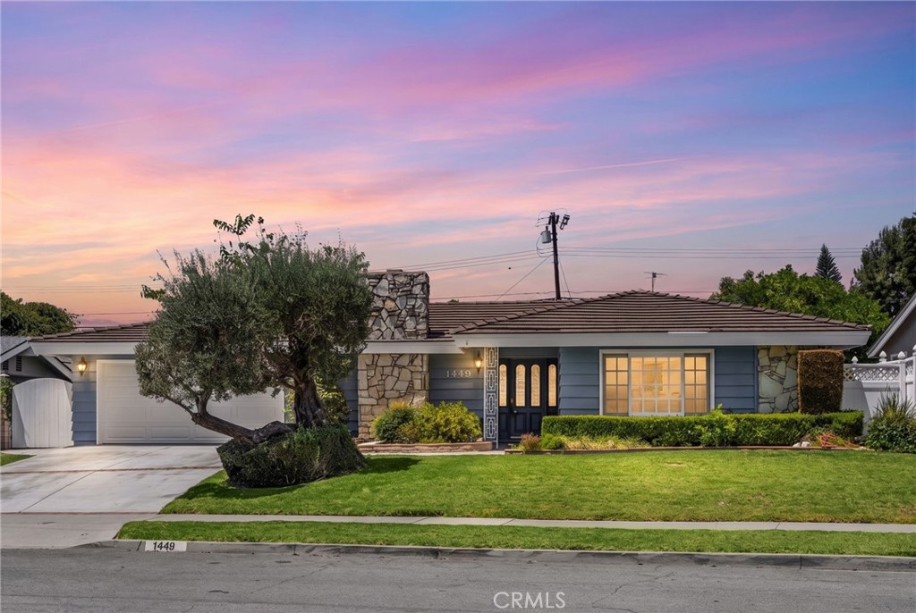 1449 La Canada Drive