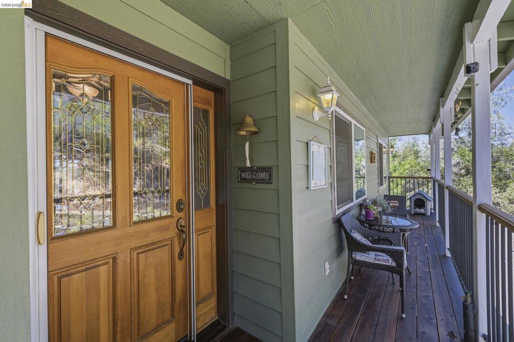 21835 White Thorn