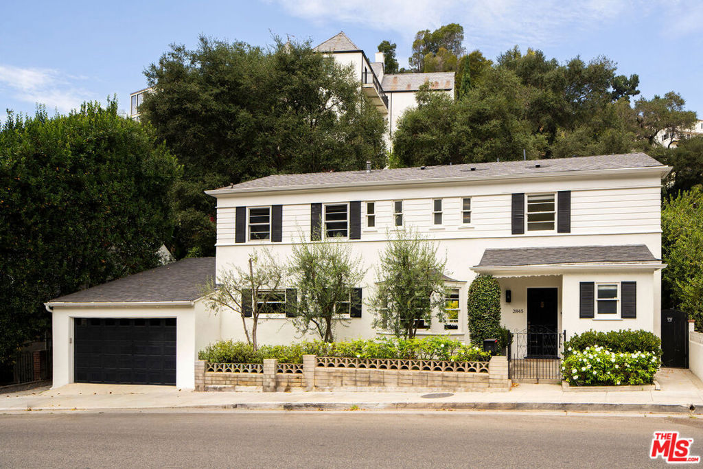 2845 N Beachwood Drive
