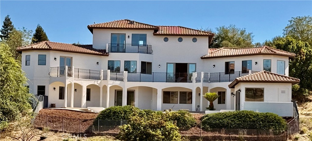 2040 Vista De La Vina