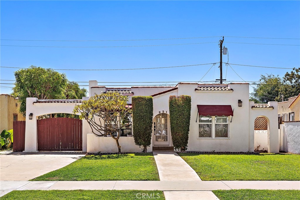 921 N Clementine