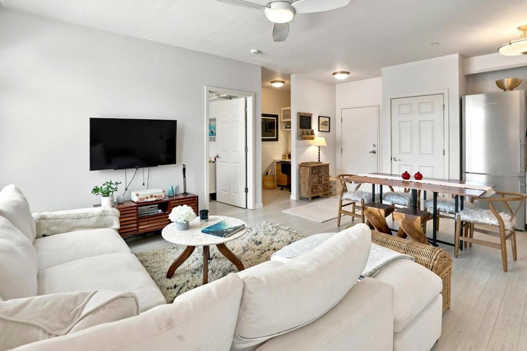 1111 Ocean Street 204