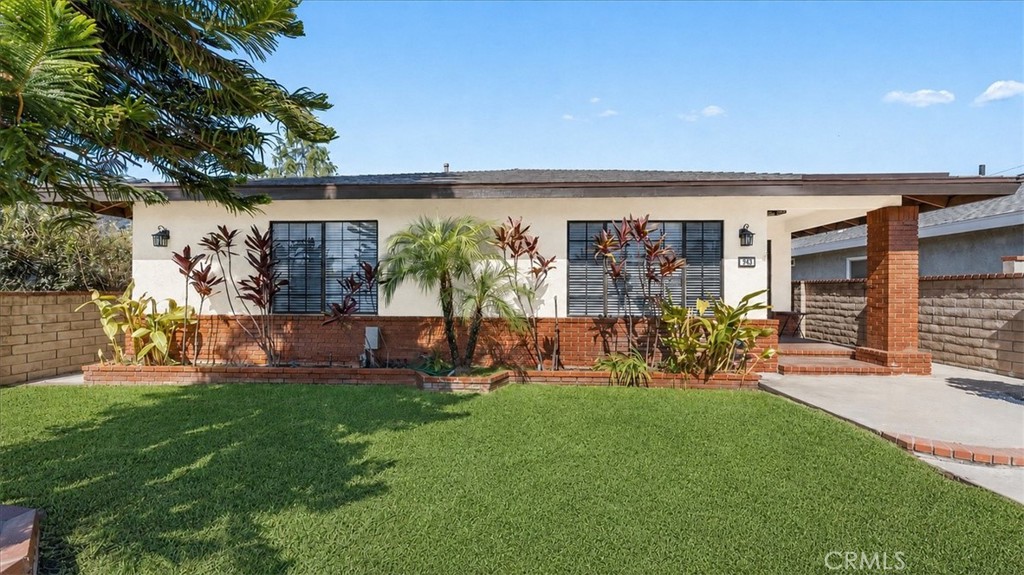 943 N Orange