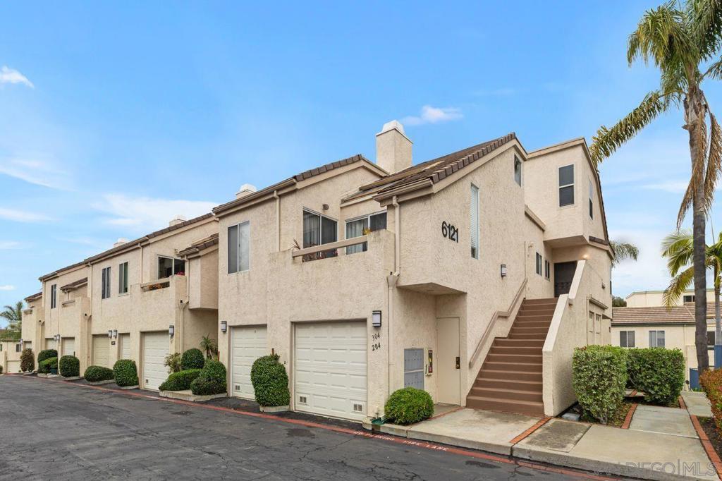 6121 Calle Mariselda 304