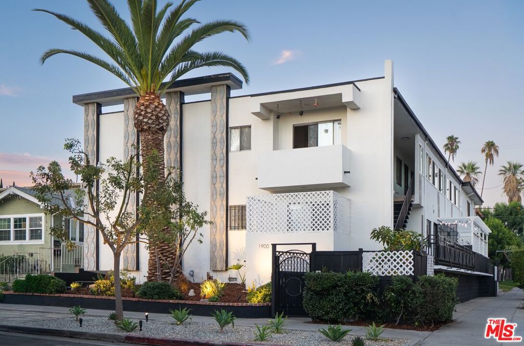 1900 Dracena Drive