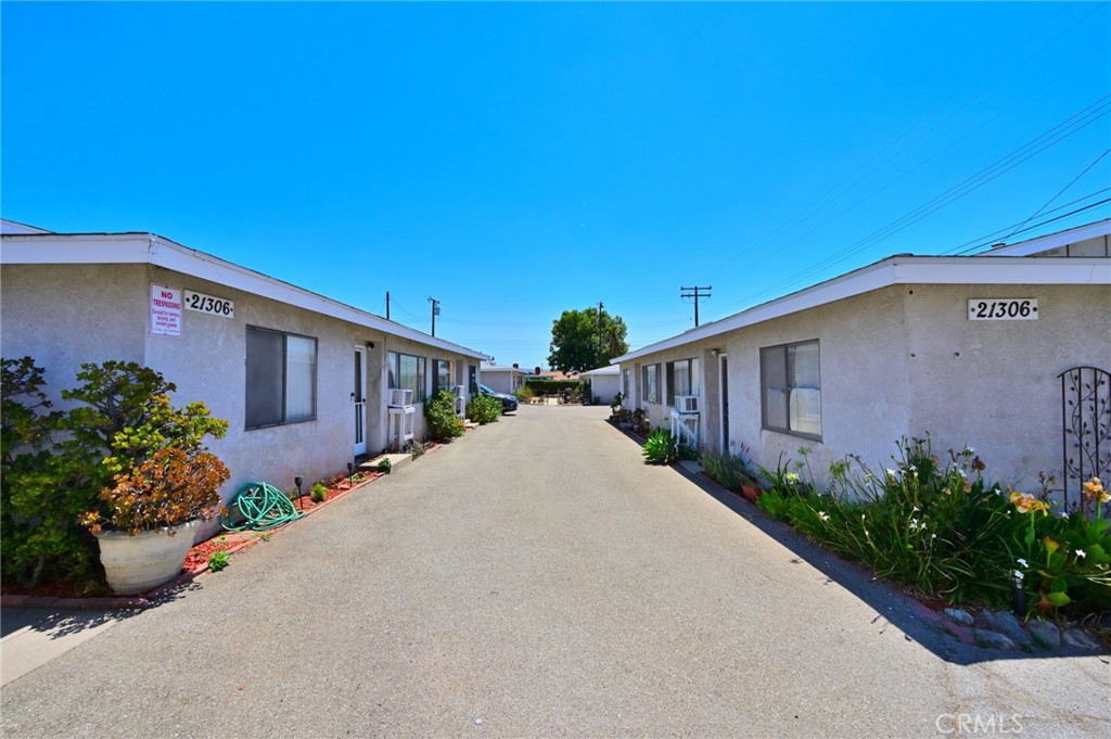 21306 E Arrow
