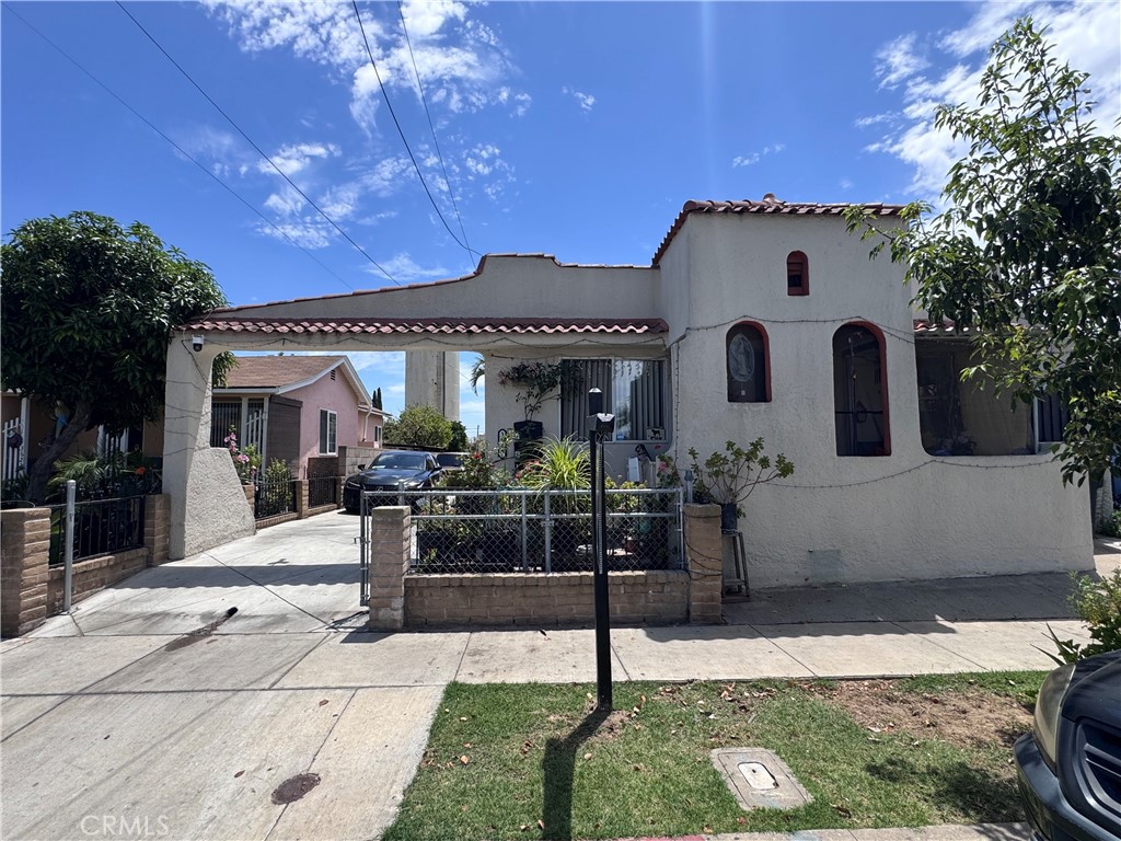 3618 E 59th