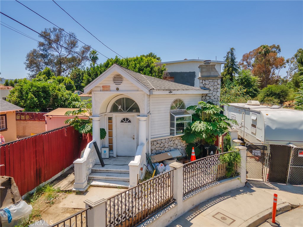 4463 Bellflower Avenue