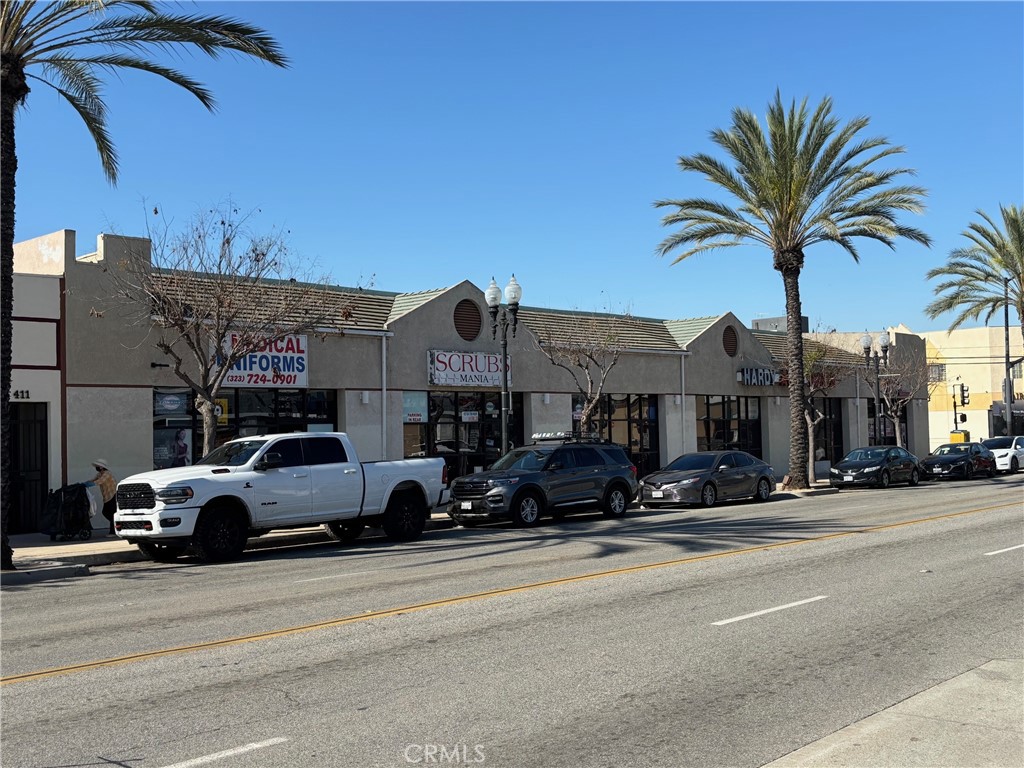 413 W Whittier