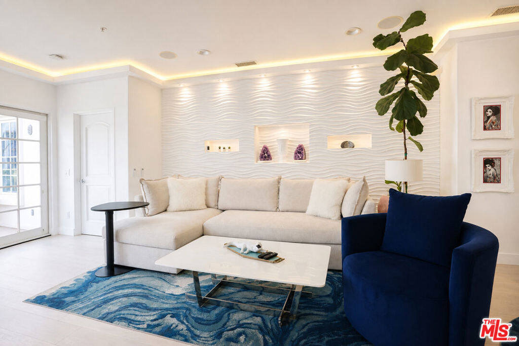 851 N San Vicente Boulevard 309