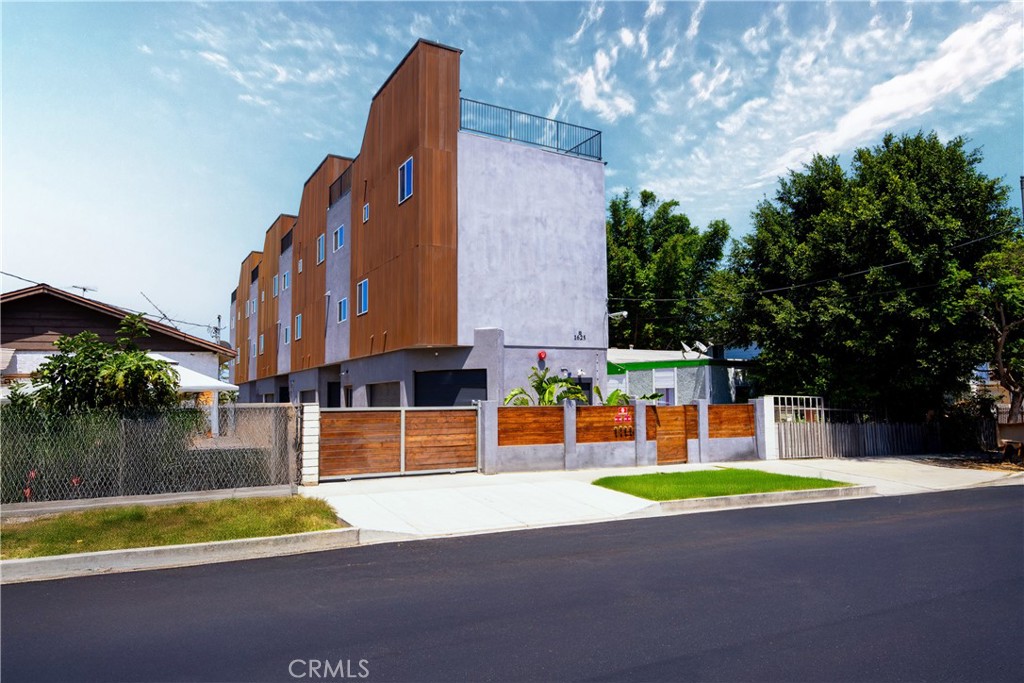 1625 W 227th