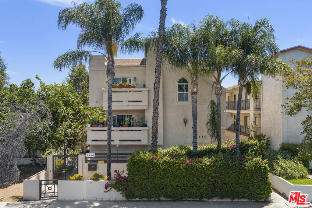 6440 Balboa Boulevard