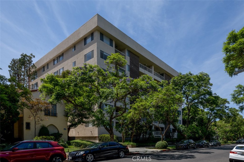 441 N Oakhurst 604