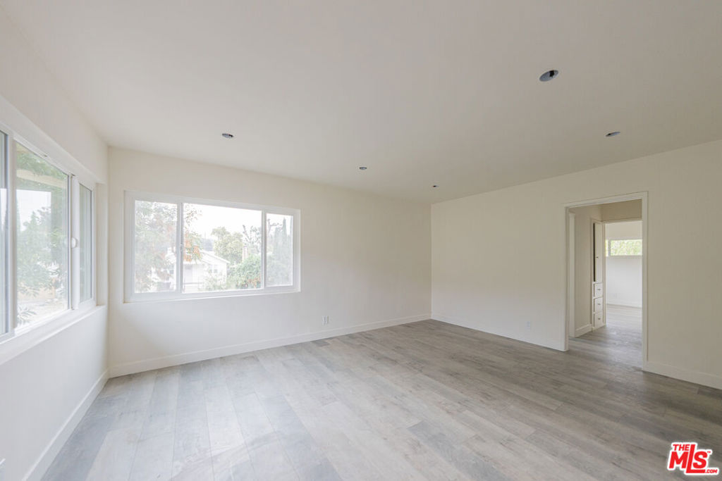 10043 Haines Canyon Avenue F