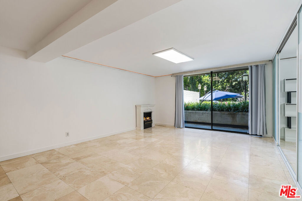 10535 Wilshire Boulevard D4