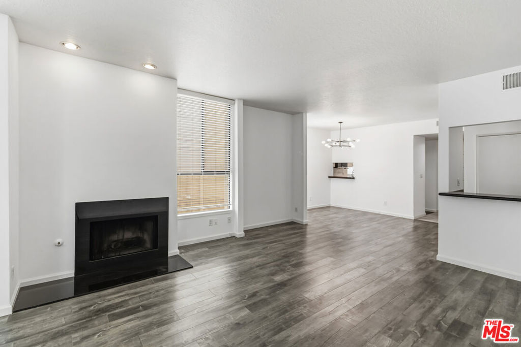 500 S BARRINGTON Avenue 2