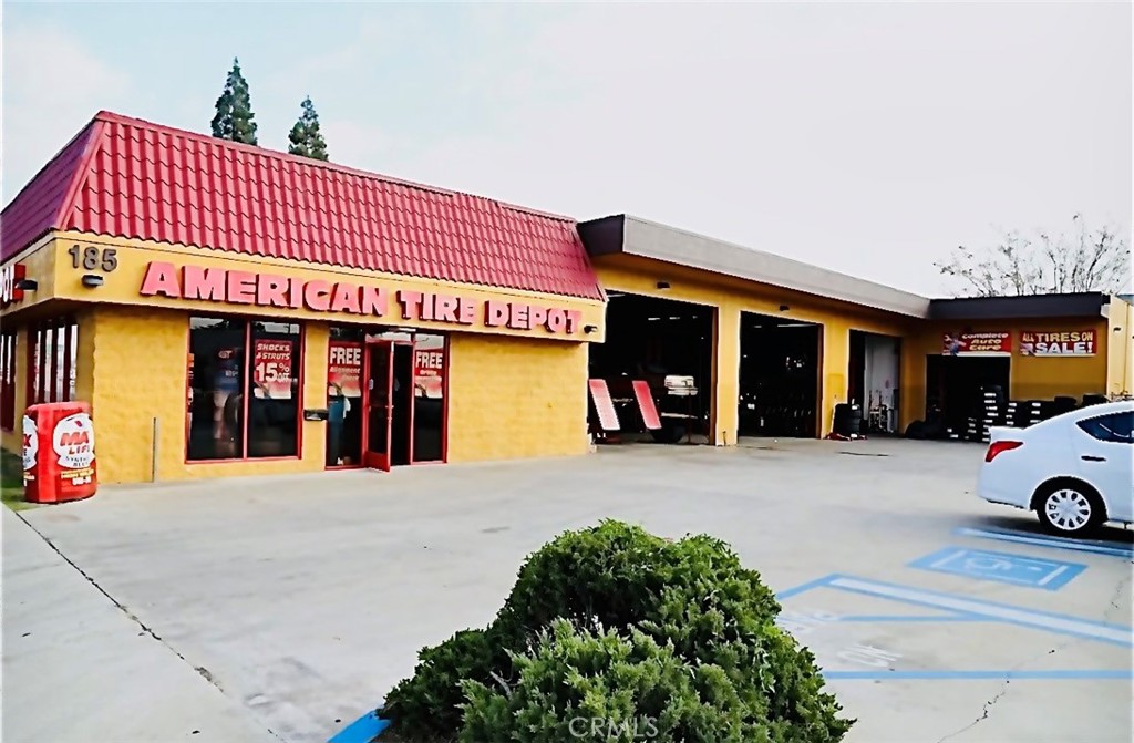 185 -195 E Foothill Boulevard