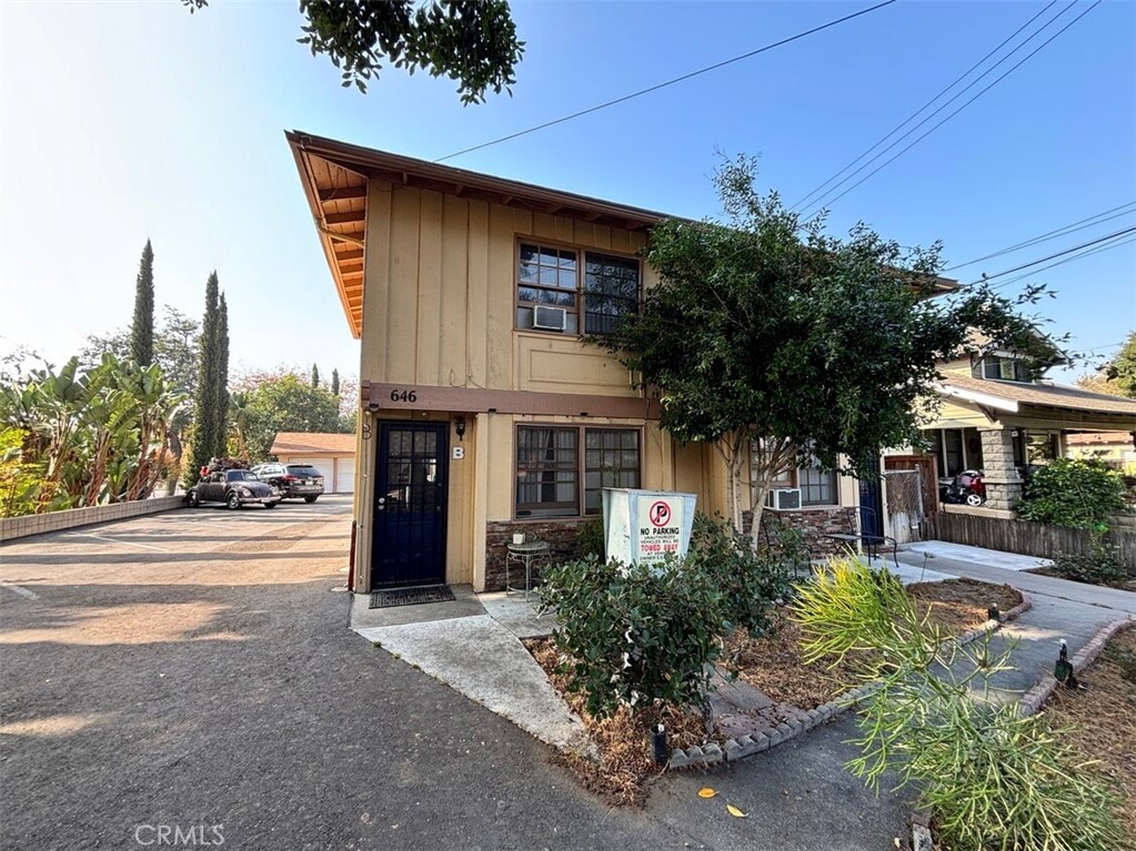 646 S Grand Street