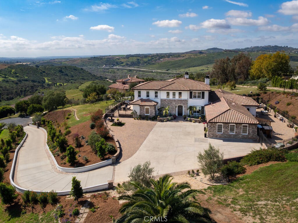 1210 Clos Duval