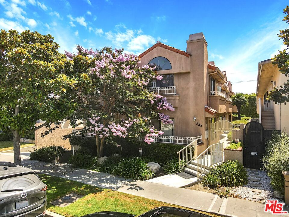 324 S Doheny Drive