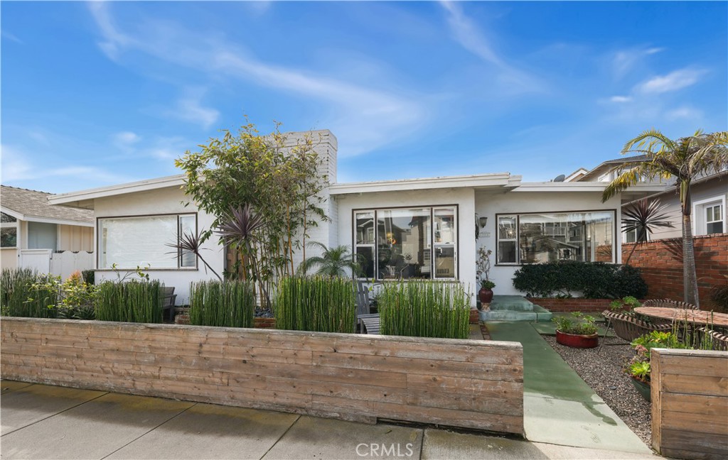 1735 E Ocean