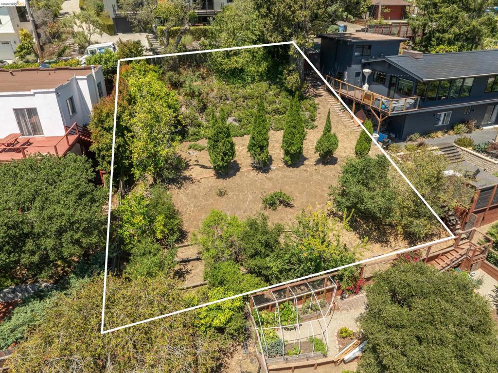 1072 Sterling Ave