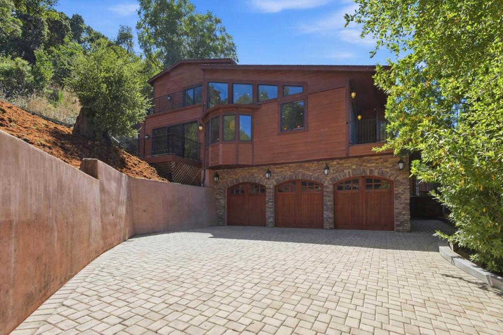 3911 Pepper Tree Court