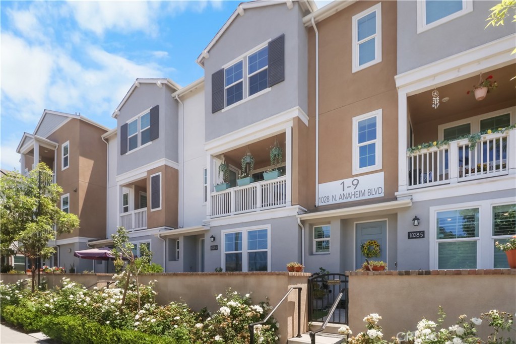 1028 N Anaheim Boulevard 4
