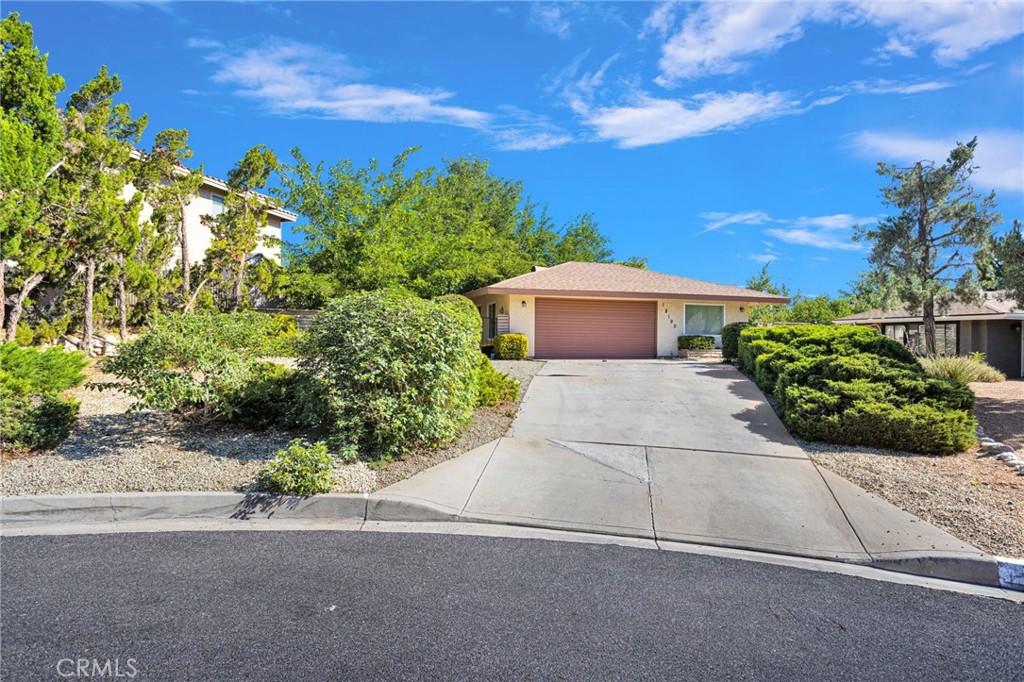 18190 Country Glen