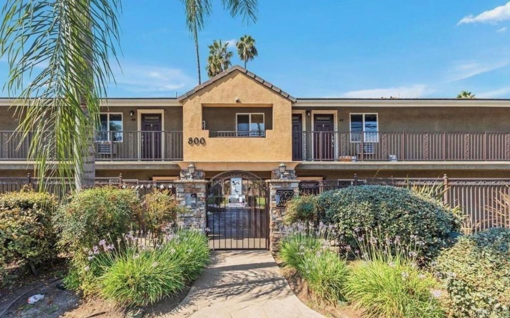 800 N Mollison 43